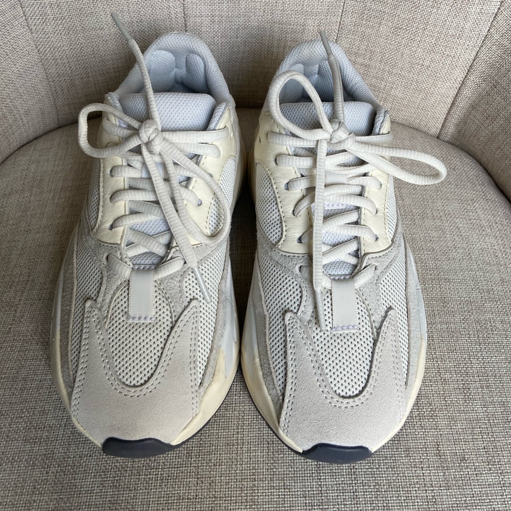 Adidas Yeezy 700